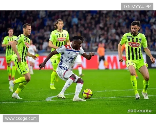 法甲赛季精彩对决里尔迎战马赛摩纳哥客场全取三分