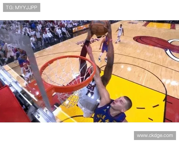 阿德巴约半场火力全开13投7中三分3中7砍下17分助力球队进攻